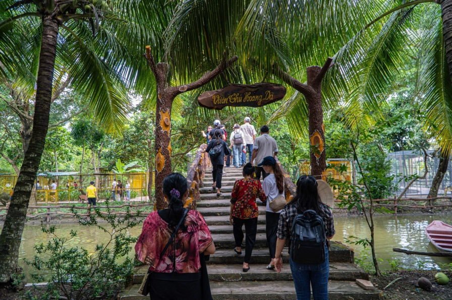 VƯỜN THÚ HOANG DÃ