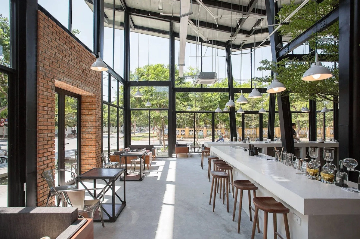 XLIII Specialty Coffee space is simple but very attractive, the sophisticated black and white color combined with green trees creates elegance